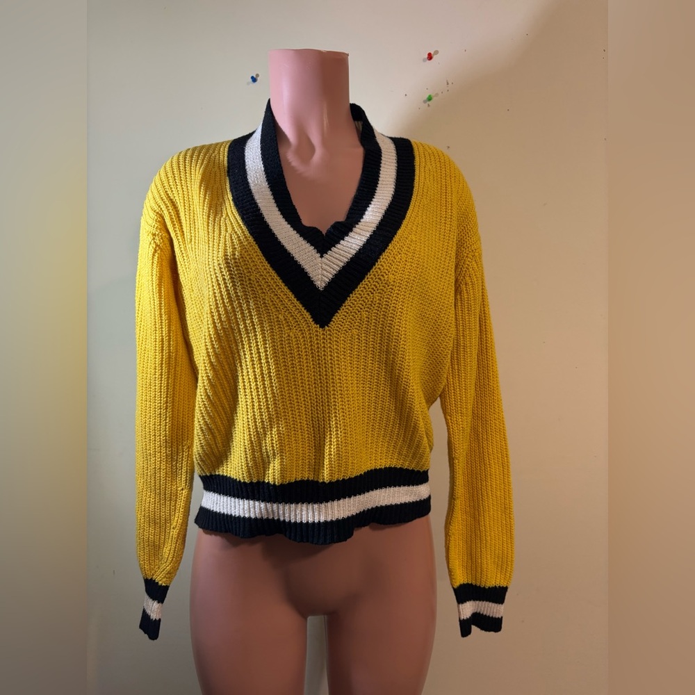 Jiffunny & Do sweater Women’s Black Yellow V-neck Knit Sweater size 6